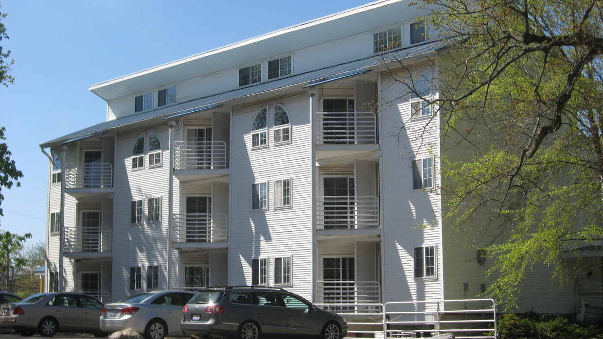 712 West Elm Street - 714- 3