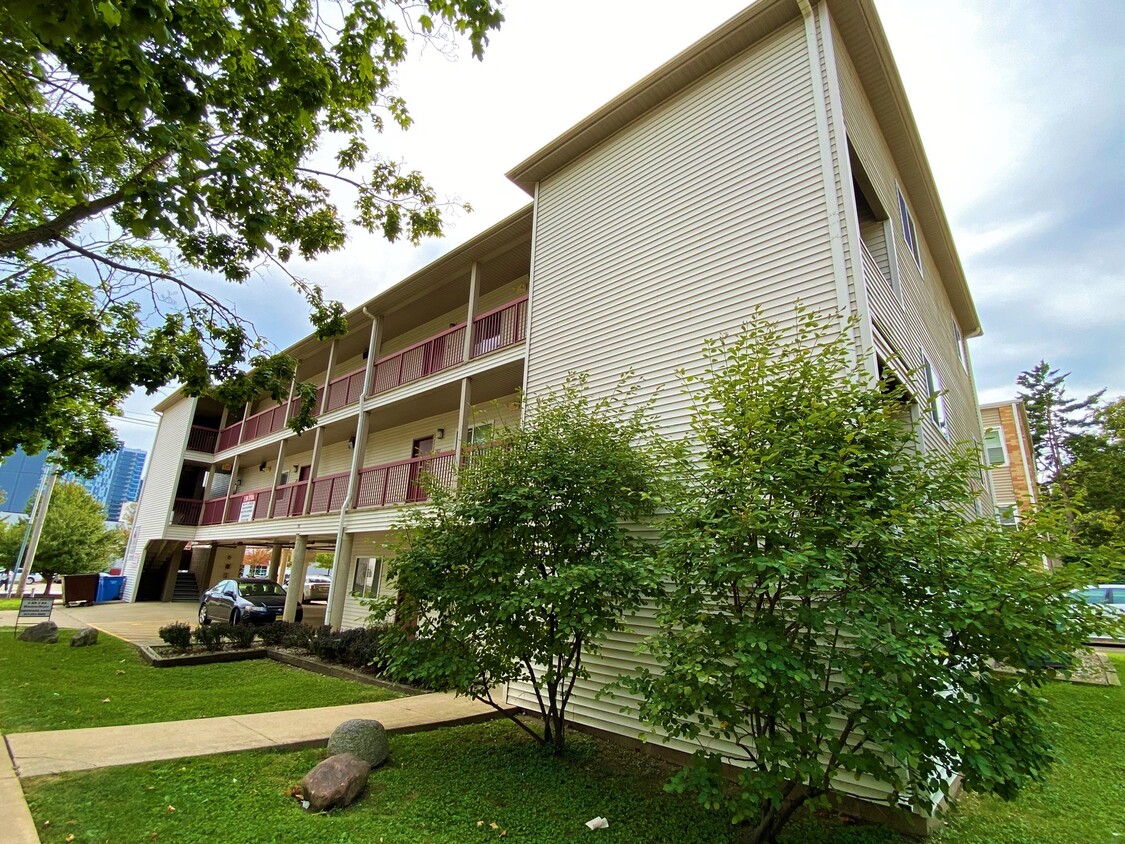 301 S Fourth St - 102