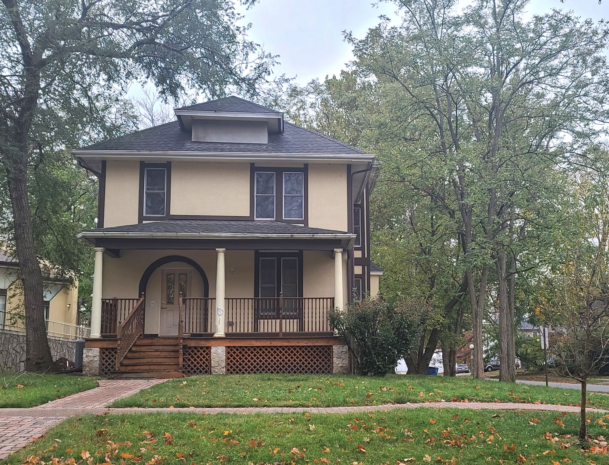 601 South Busey Avenue - 1