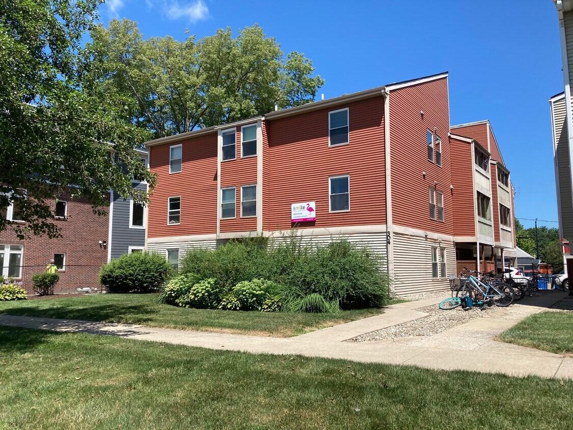 304 East Clark Street - 101