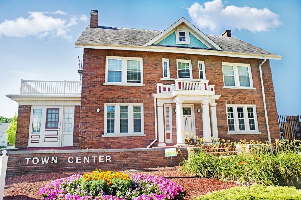 301 West Green Street - 1E