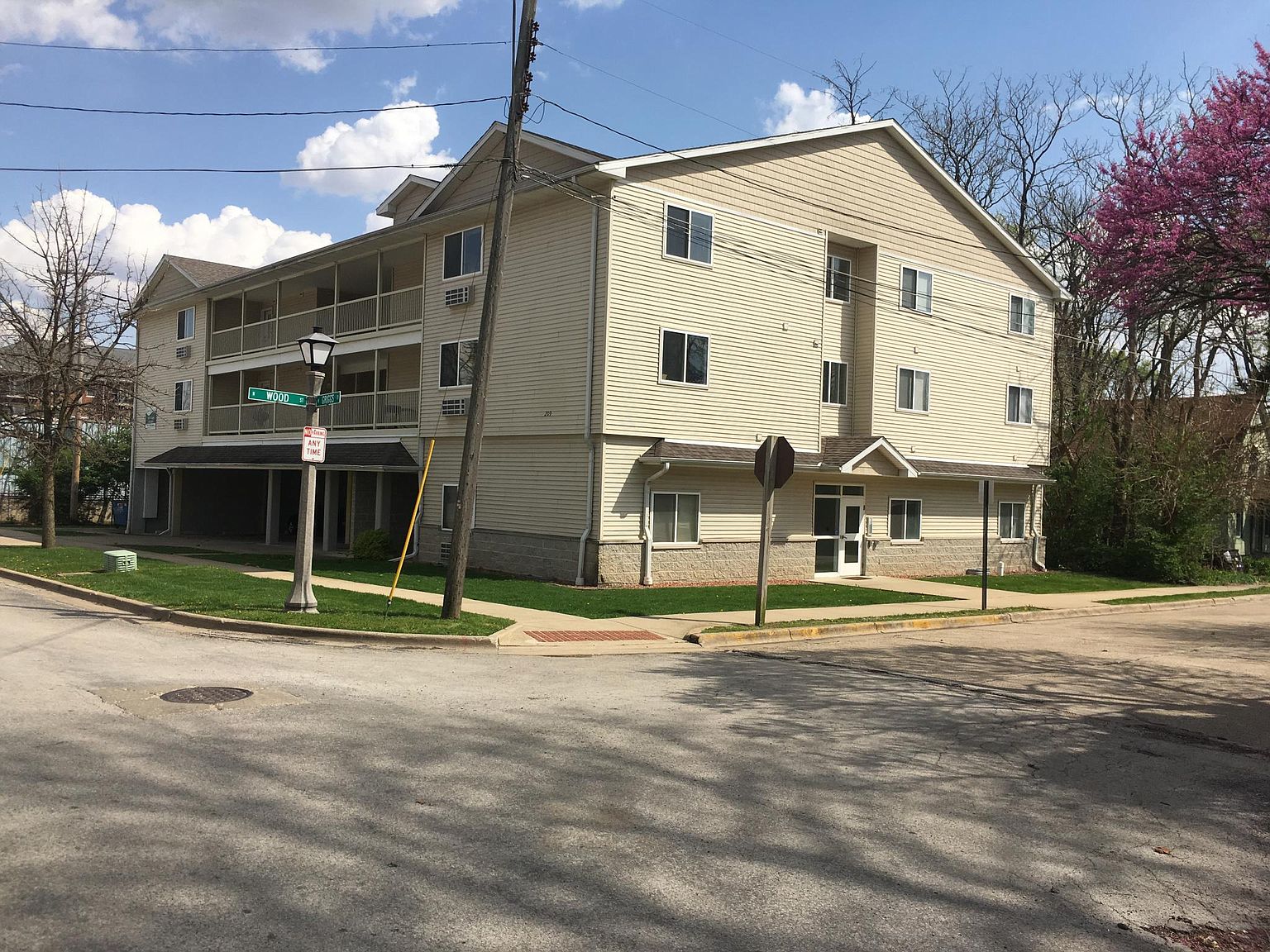 209 West Griggs Street - 102